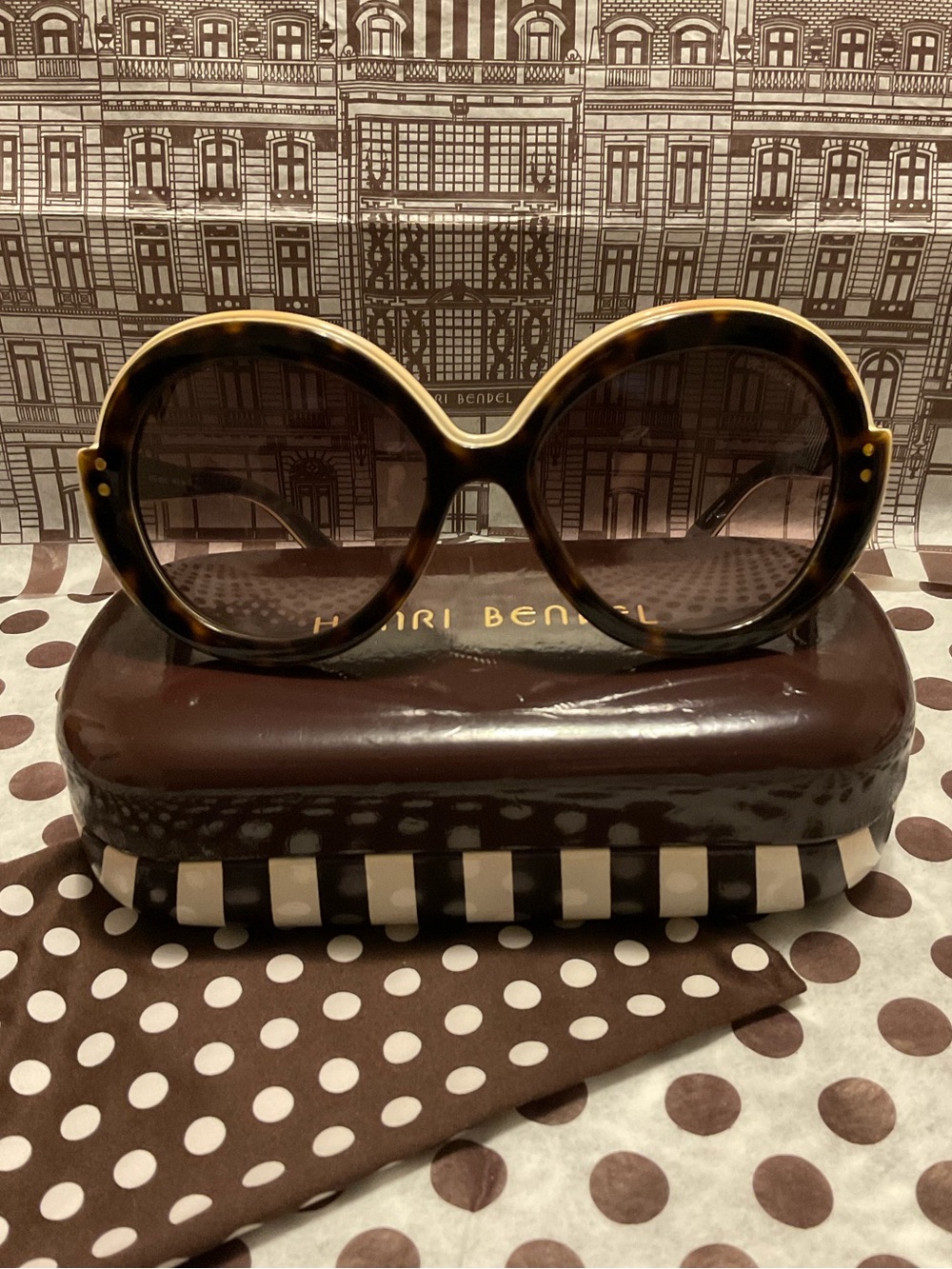Henri Bendel Edie Sunglasses HB5195 Round Mod Tortoise with Case & Bag